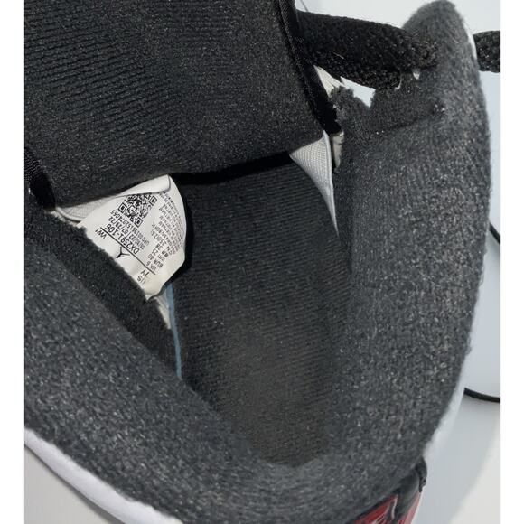 Air Jordan 2 Retro GS 'Chicago' (Size 7Y) - Picture 6 of 7